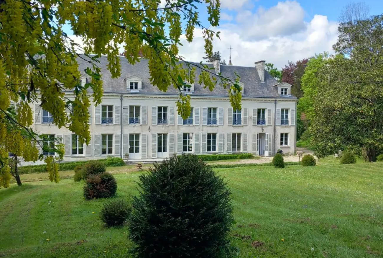 SARL "Château de Charnizay"